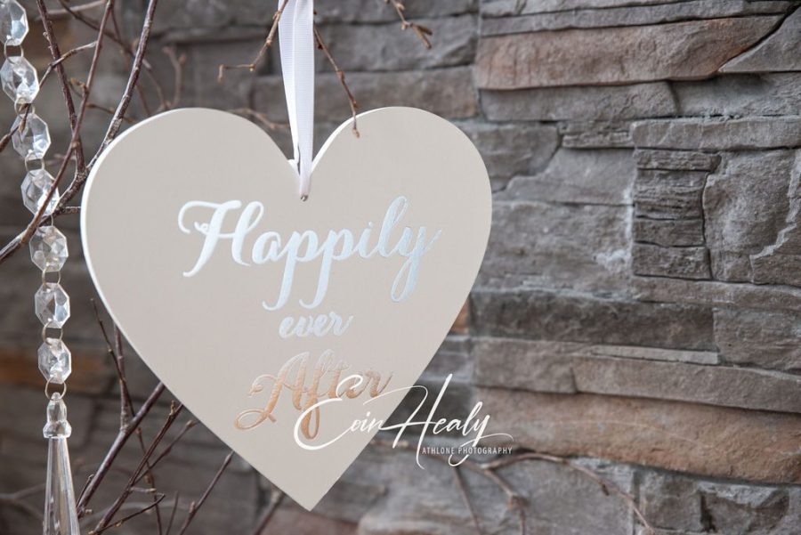 wedding photography hanging love sign heart shape
