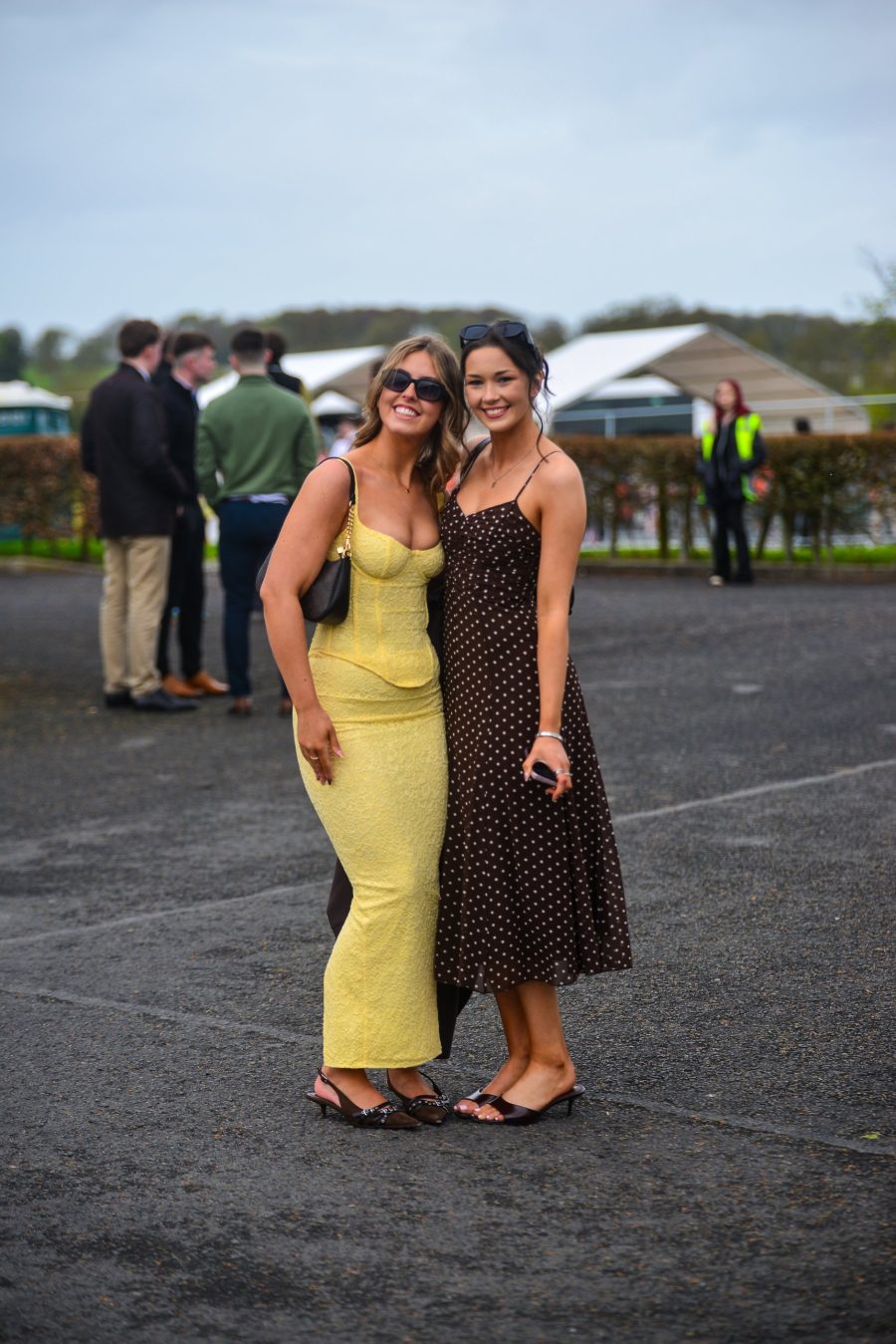 Two racegoers dressed up for race day